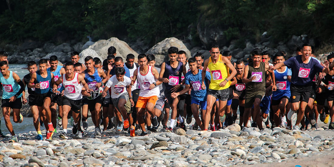 राजा बन्न जो दौडिए, तस्बिरमा हेर्नुहोस्