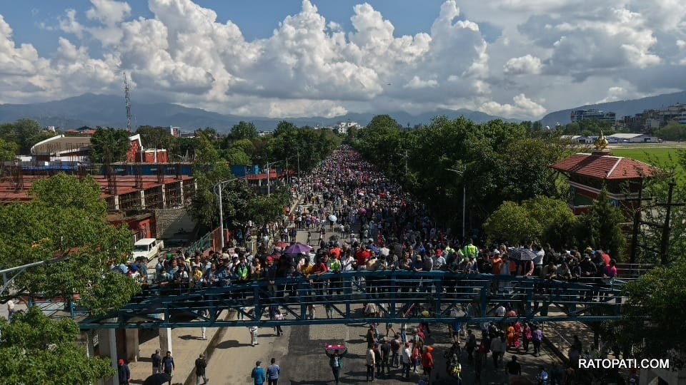 राजावादी समूहले शुक्रबार माइतीघरमा प्रदर्शन गर्दै