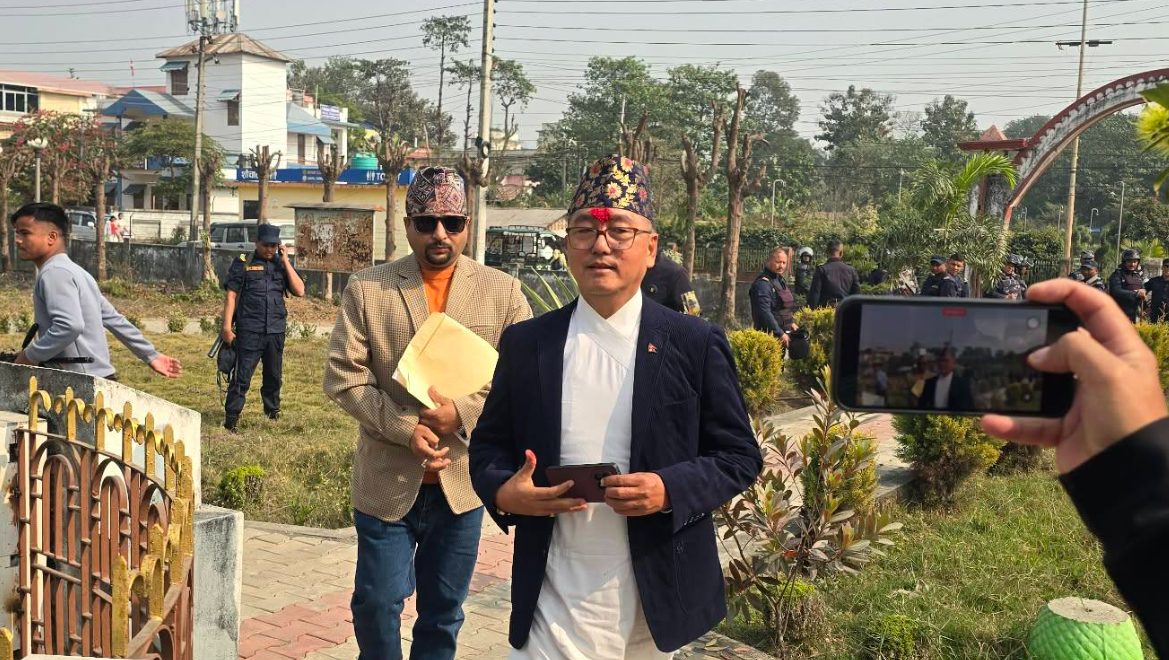 झापा–३ मा राजेन्द्र लिङ्देनले गराए उम्मेदवारी दर्ता