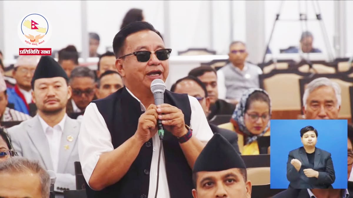 MP Rajendra Kumar Rai Criticizes Government Over Fertilizer Shortage and Housing Program Delays