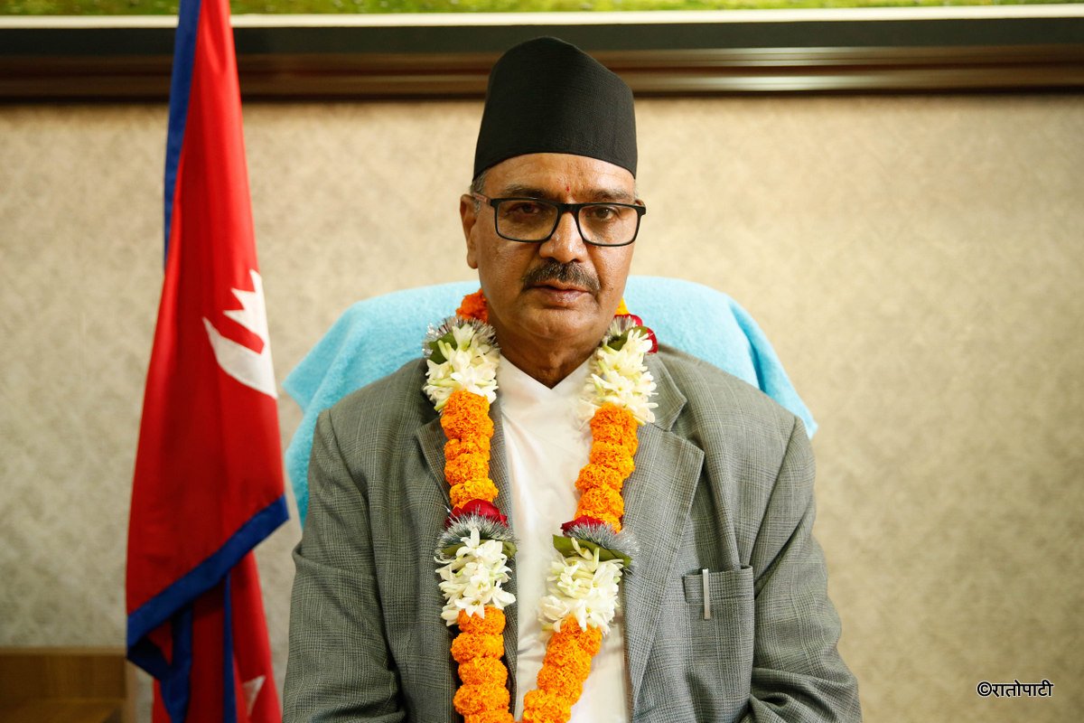   श्रममन्त्री भण्डारीद्वारा पदभार ग्रहण
