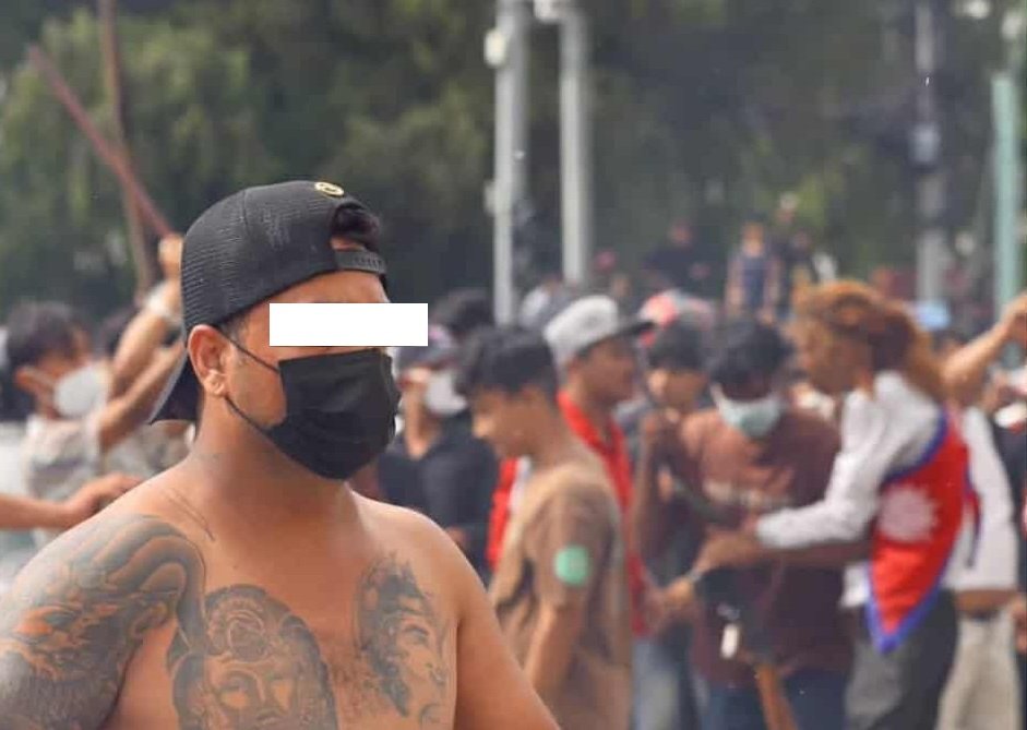   जेनजी प्रदर्शनमा एसएलआर लुट्ने युवक पक्राउ, ८ वटा मुद्दाका अभियुक्त