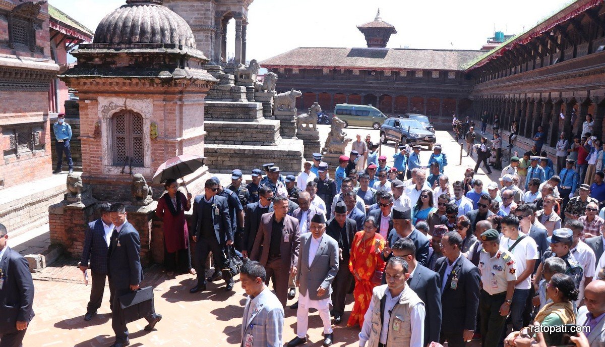 तस्बिरमा हेर्नुहोस् राष्ट्रपति पौडेलको भक्तपुर दरबार स्क्वायर यात्रा