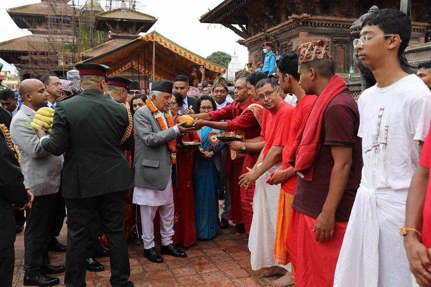 राष्ट्रपतिद्वारा पाटन कृष्ण मन्दिरमा पूजाअर्चना