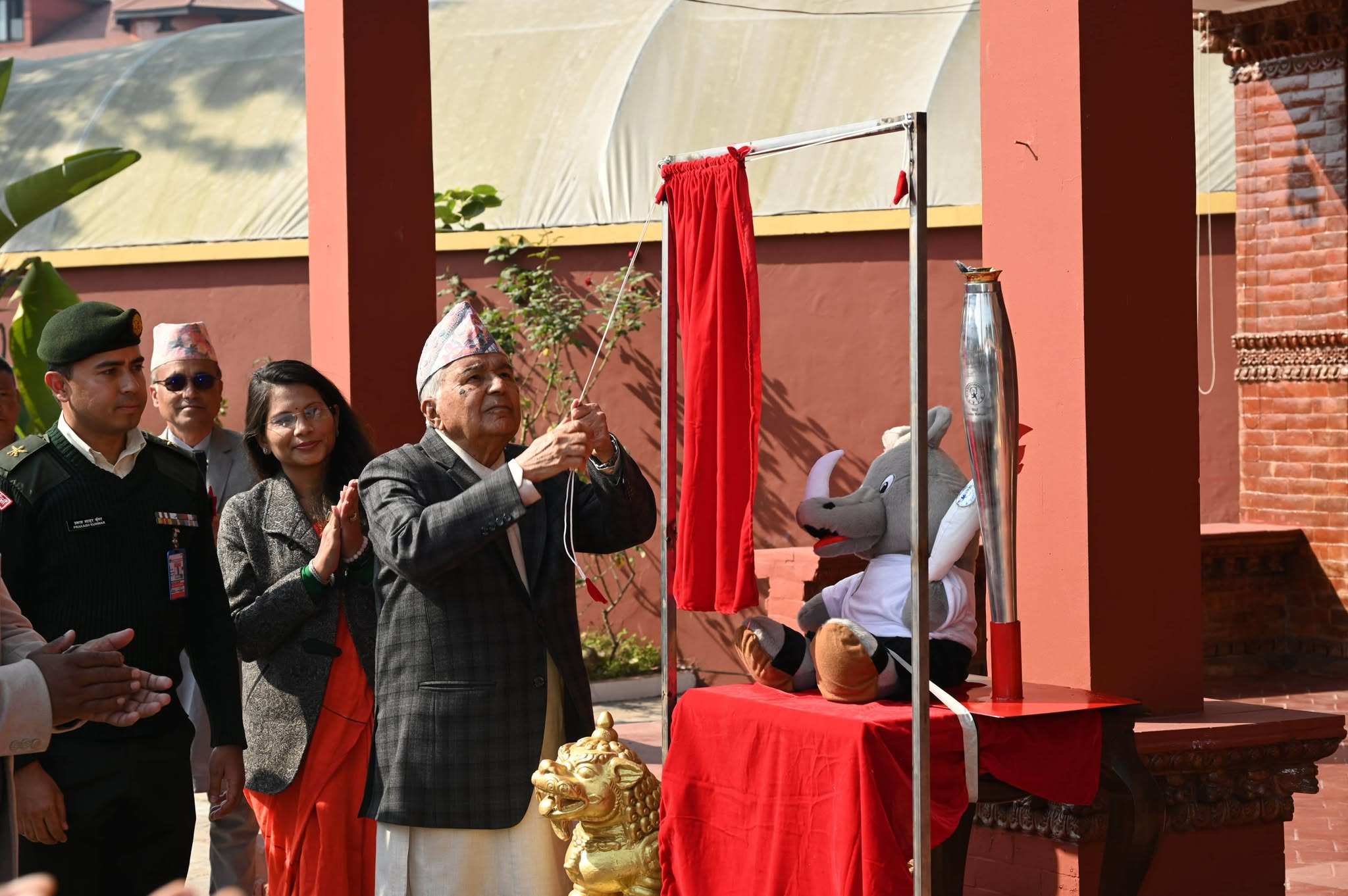   राष्ट्रपति पौडेलद्वारा १३ औँ किन्डर ओलम्पिकको मस्कर्ट अनावरण