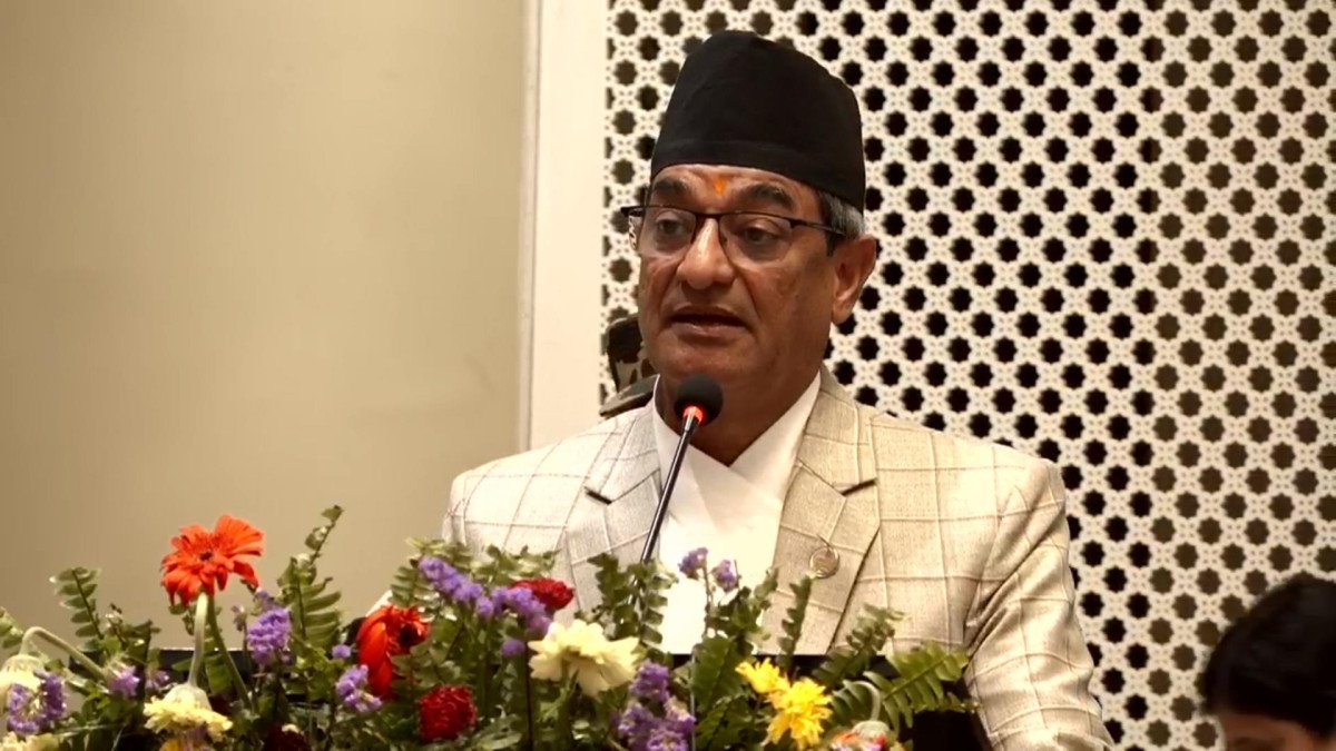 १० महिनामा सरकार फेरिँदैन : गृहमन्त्री लेखक