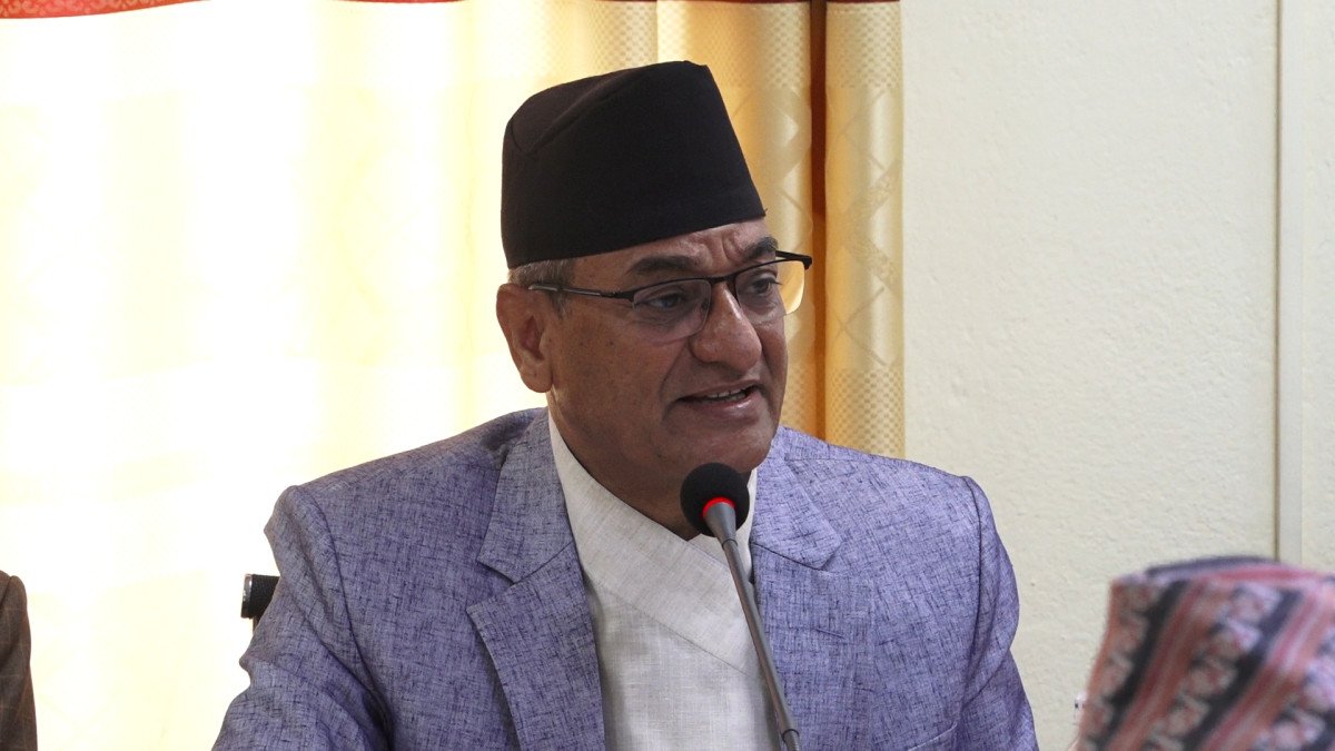 कुलिङ पिरियडको अवधि र सेवाको उमेर हदमा देखिएको मतान्तरलाई सहमतिबाट टुङ्ग्याउँछौँ : गृहमन्त्री लेखक