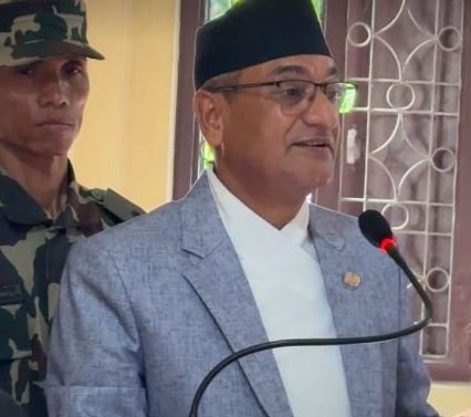 निराश हुनुहुँदैन, निराशाले आत्महत्या गराउँछ : गृहमन्त्री लेखक