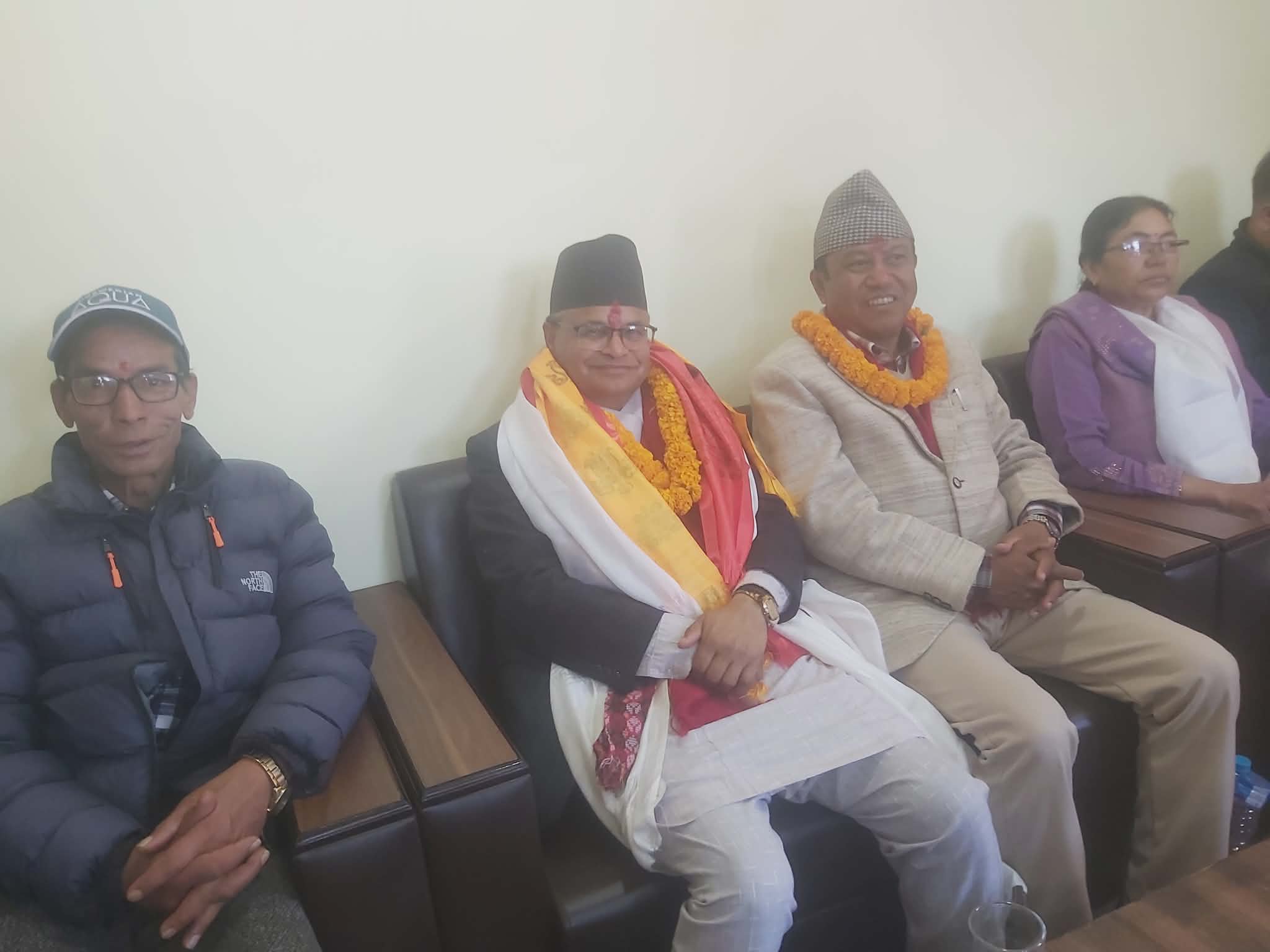  नेकपा एमालेका रामेश्वर फुयाँलले काठमाडौँ–३ बाट गरे उम्मेदवारी दर्ता