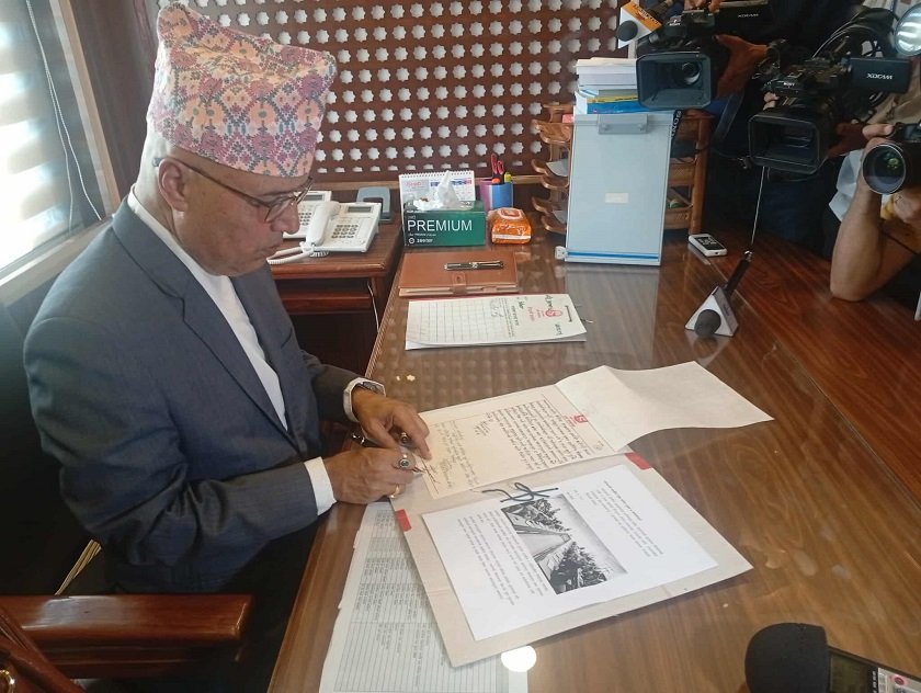   नवनियुक्त अर्थमन्त्री खनालद्वारा पदभार ग्रहण