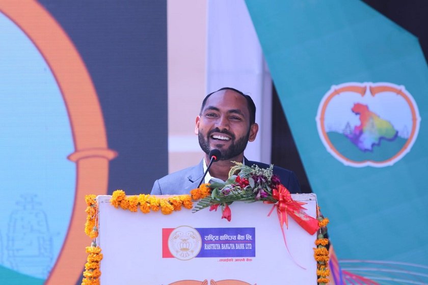 संविधानले स्वतन्त्रता दिए पनि हाम्रा खुट्टामा जन्जिर बाँधिएका छन्