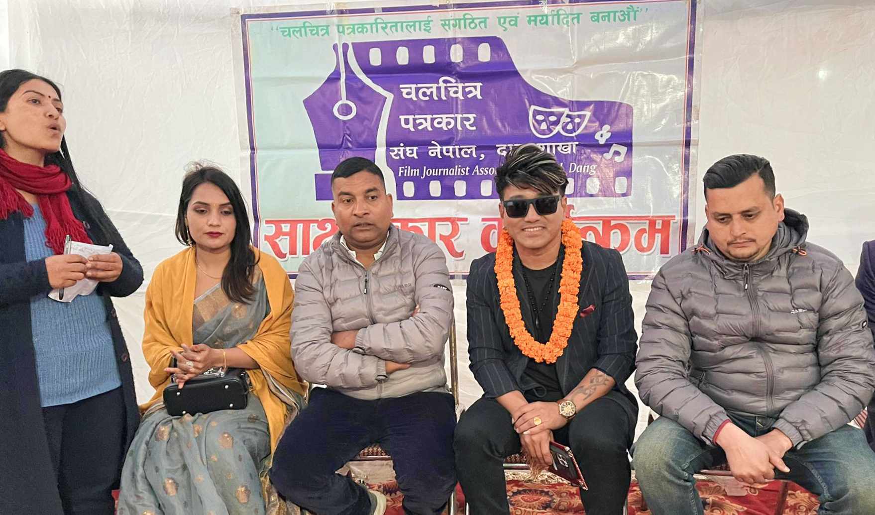 लोक संस्कृतिभित्र अपाच्य शब्द र भद्दा दृश्य भित्रिँदै छ : गायक खाँड