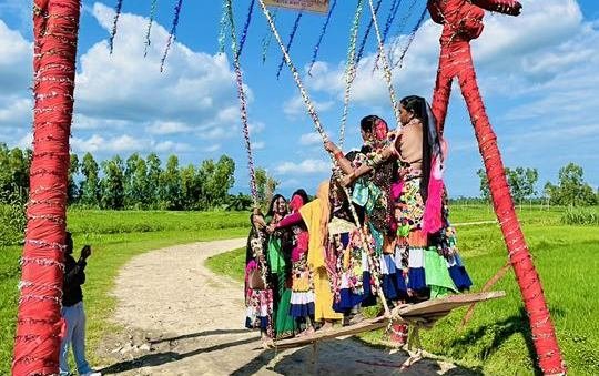   सुदूरपश्चिममा रानाथारु समुदायले तीज मनाउँदै, दाजुभाइको दीर्घायुका लागि व्रत
