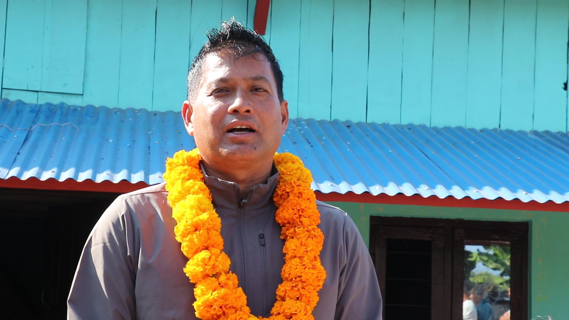   मनहरी गाउँपालिका अध्यक्ष कालाखेतीले २० लाखको व्यक्तिगत लगानीमा सडक बनाइदिने