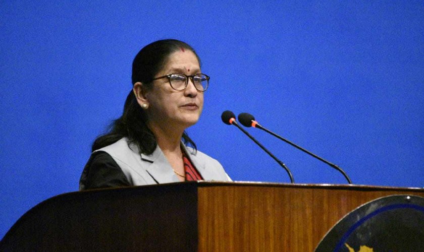   लोकसेवाका लागि महिलाको उमेर ३७ र पुरुषको ३२ मा झार्ने प्रस्तावमा सांसद रञ्जु झाको आपत्ति
