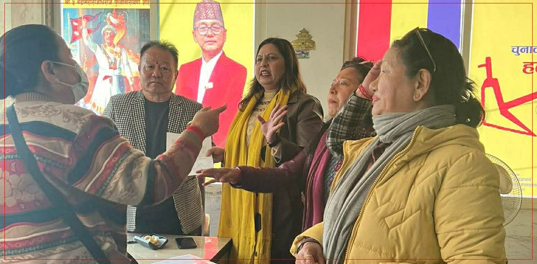 महिला नेतृहरू पुगेर राप्रपा कार्यालयमा होहल्ला, खुश्बु र सरस्वतीलाई समानुपातिक सूचीमा राखिएको भन्दै विरोध
