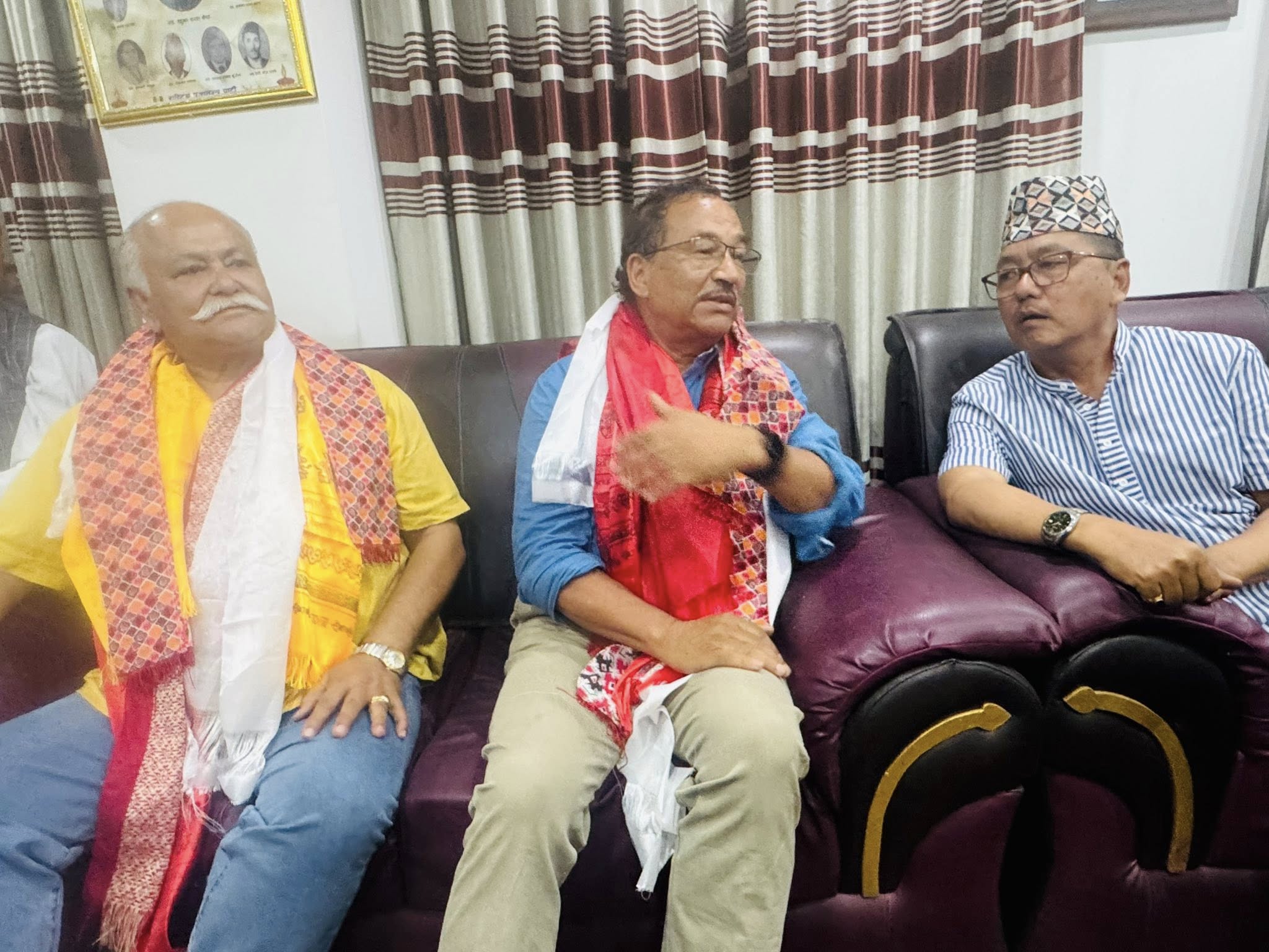 कमल थापा र दिपक सिंह रिहा भएपछि राजेन्द्र लिङ्देनद्वारा स्वागत