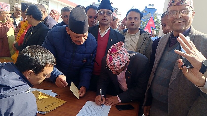   थापाले 'होइन होइन' भन्दाभन्दै रश्मिले दर्ता गरे कास्की–२ मा उम्मेदवारी