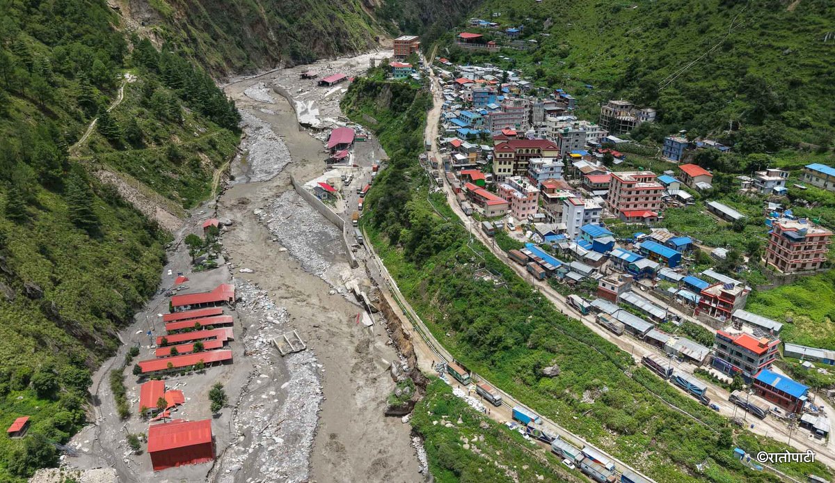 केरूङमा अलपत्र नेपालीलाई स्वदेश फर्काइँदै