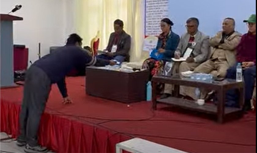   सूर्यदर्शन सहकारी पीडितले बच्चाको स्कुलको बिल रास्वपा उम्मेदवारलाई बुझाएपछि...