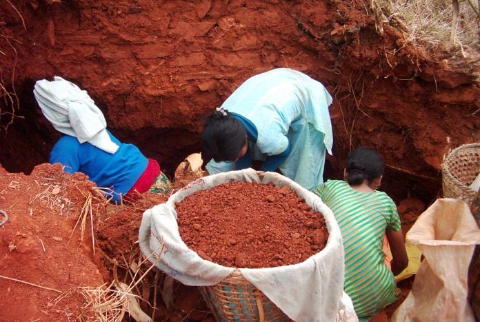 दसैँमा रंगीन माटोबाट अतिरिक्त आम्दानी