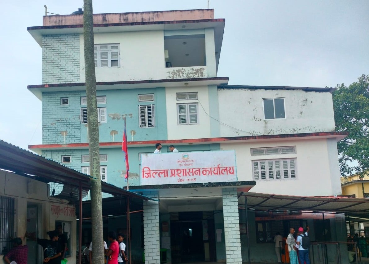   रौतहटमा ६४ कैदी पक्राउ, बाँकीलाई आत्मसमर्पण गर्न आग्रह