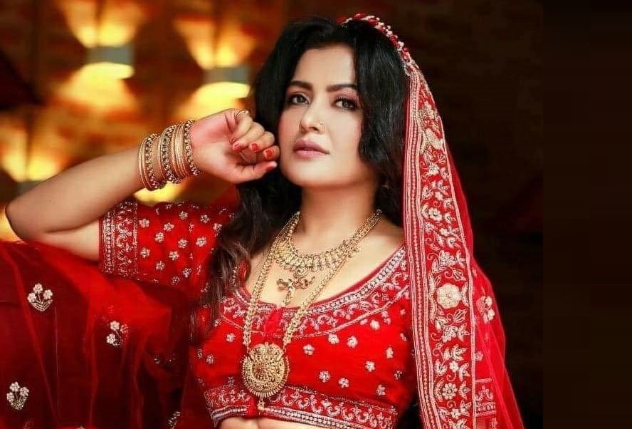   फिल्म अभिनयमा फर्किइन् रेखा