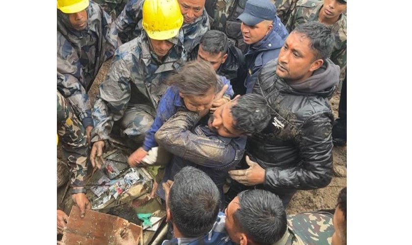 दोलखामा एकै परिवारका ३ जनाको मृत्यु, ३ वर्षीय बालकको उद्धार