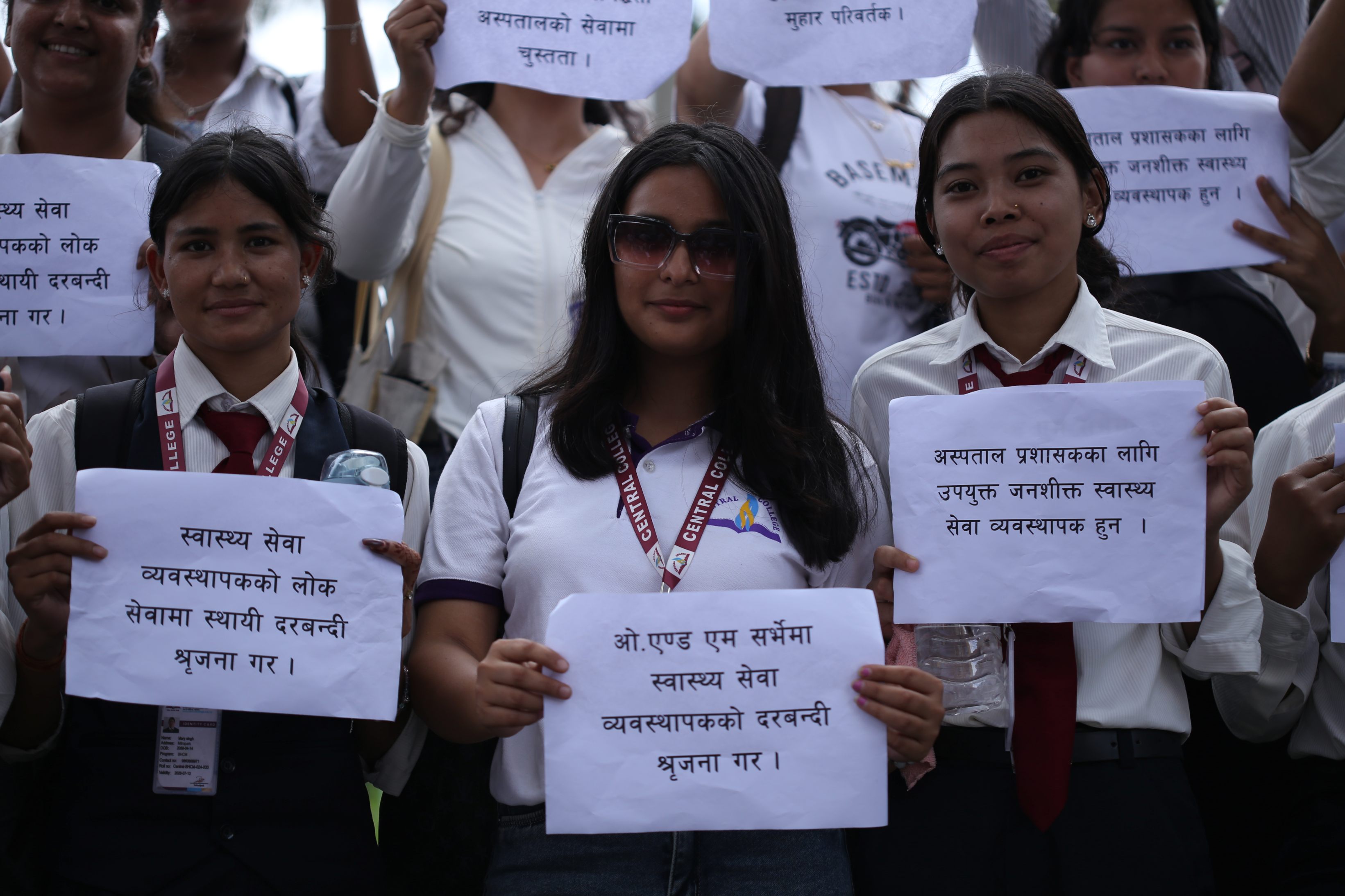   स्थायी दरबन्दी कायम गर्नुपर्ने मागसहित स्वास्थ्य सेवा व्यवस्थापक संघको प्रदर्शन