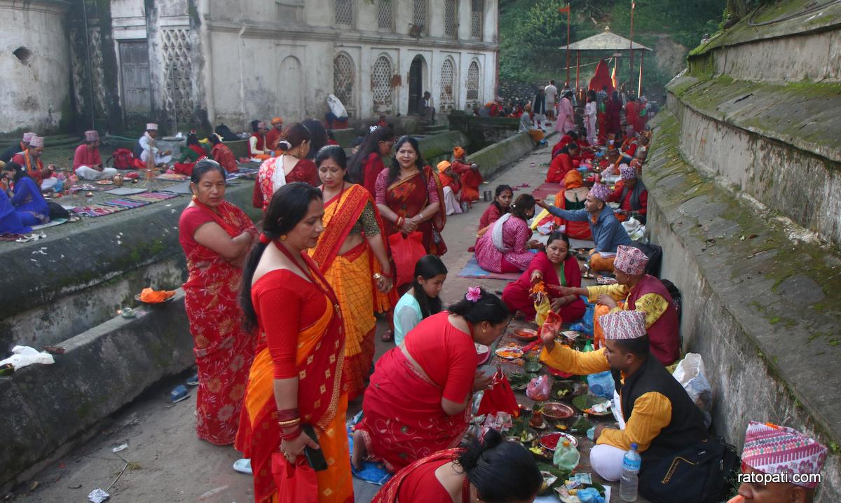 ऋषिपञ्चमी : काठमाडौँको गुह्येश्वरीमा व्रतालुको भिड (तस्बिरहरू)