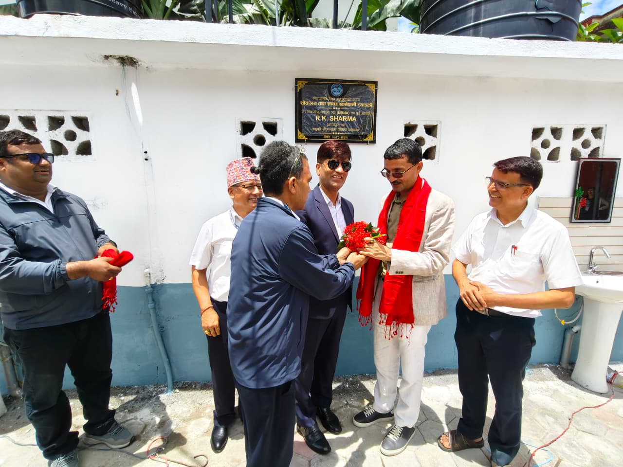 एनआरएनए पूर्वअध्यक्ष शर्माद्वारा भूमि प्रशासन कार्यालय चितवनको शौचालय पुनर्निर्माण गरेर हस्तान्तरण