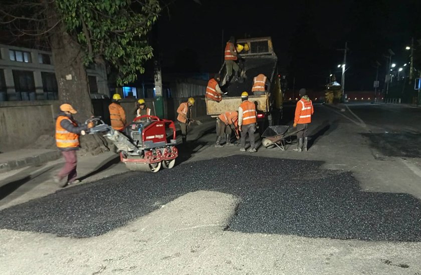   हिउँदमै थालियो सडकका खाल्डाखुल्डी मर्मत