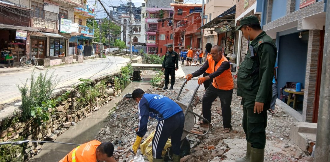 पर्खाल भत्किएपछि महानगरपालिकाको प्रतिकार्य टोलीबाट क्षति रोकथाम