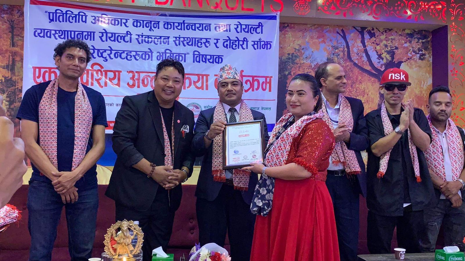 लोक दोहोरी व्यवसायीलाई रोयल्टी लाइसेन्स