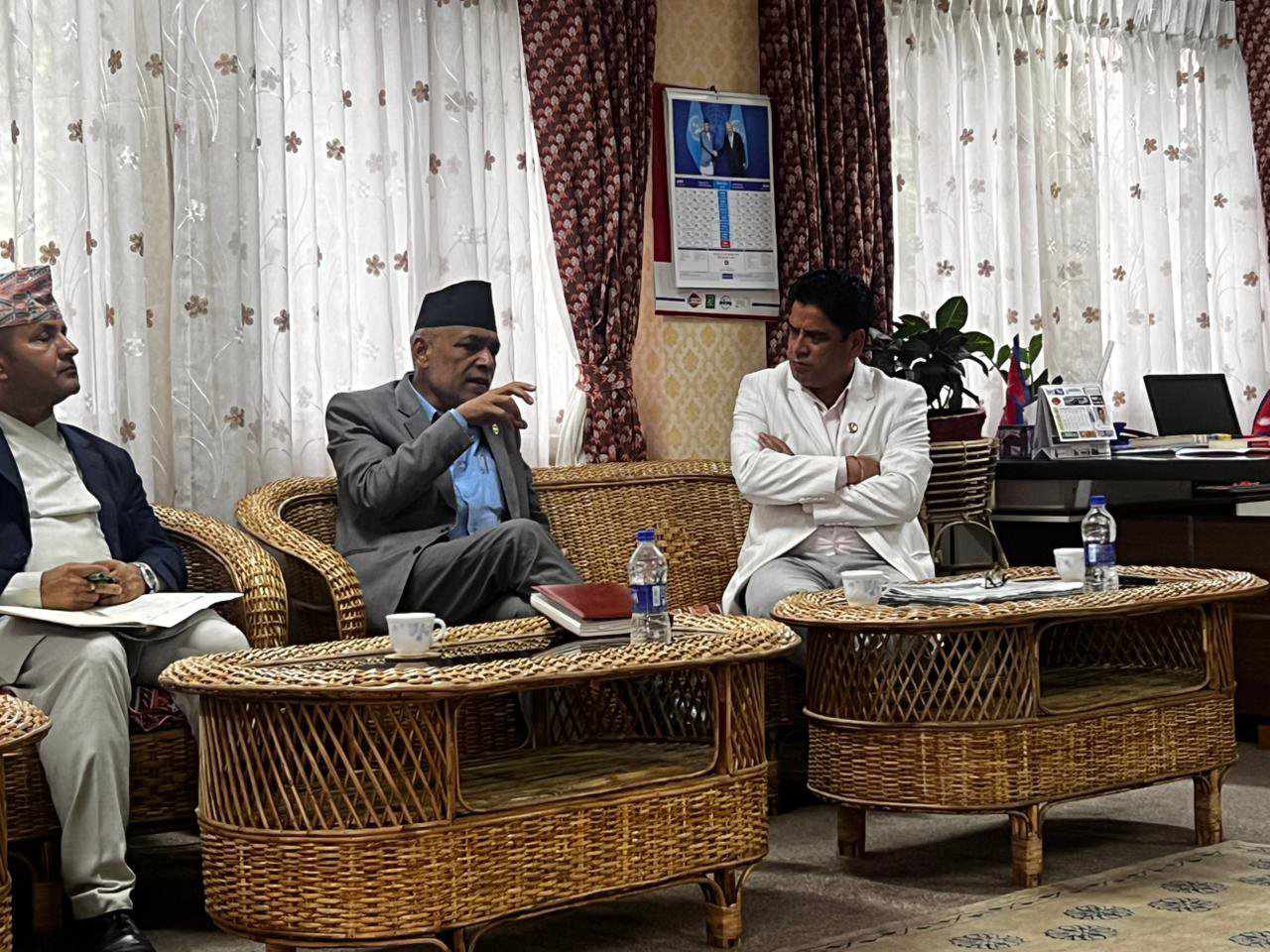   चैते धानले उचित मूल्य नपाएको गुनासोपछि कृषि र उद्योगमन्त्रीबिच छलफल, आवश्यक पहल गर्ने निर्णय