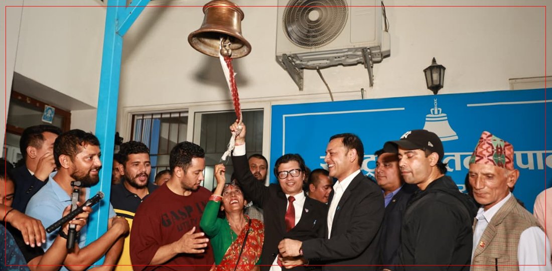   डा. लेखजंग थापा भन्छन्- मेरी ९६ वर्षीया आमाले परिवर्तन कुरिरहनुभएको छ, यो निर्वाचन होइन, क्रान्ति हो