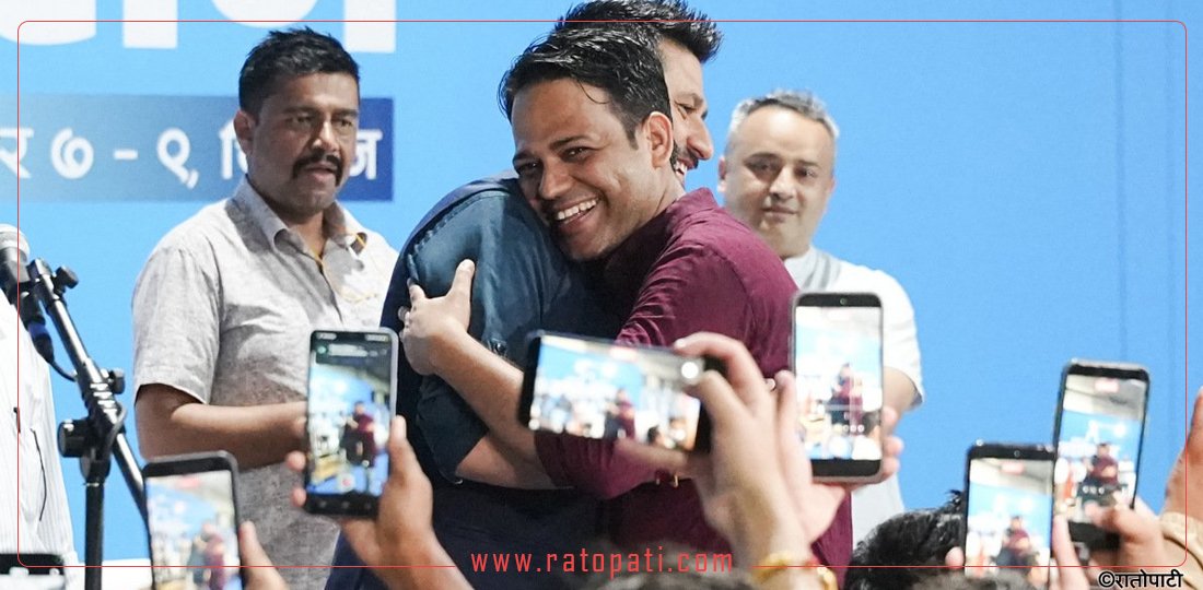 अङ्गालोमा बेरिएर खुसी साट्दै नवनिर्वाचित पदाधिकारी, तस्बिरहरू