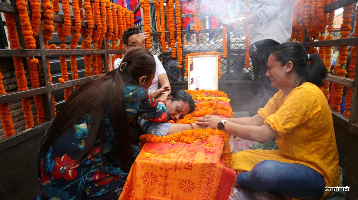   जेनजी आन्दोलनमा मृत्यु भएका १० जनाको शवयात्राको तयारी (तस्बिरहरु)