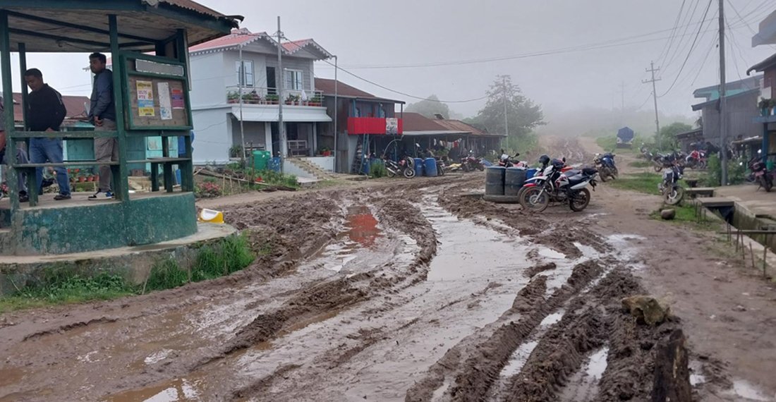   दमक–चिसापनी सडक ३३ वर्षमा पनि पूरा भएन
