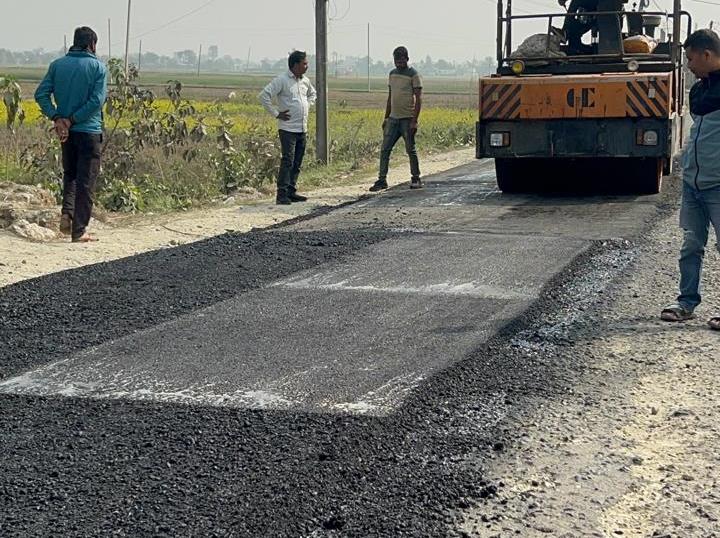 पटकपटकको ताकेतापछि बाङ्गेबाट–धरान जोड्ने सडक धमाधम कालोपत्र