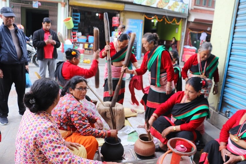 टोखामा सडक नेवाः खाजा महोत्सव