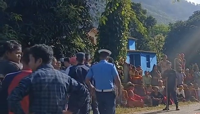   दशैँ बिदामा घर गएका ट्राफिक प्रहरीको गाडीको ठक्करबाट मृत्यु