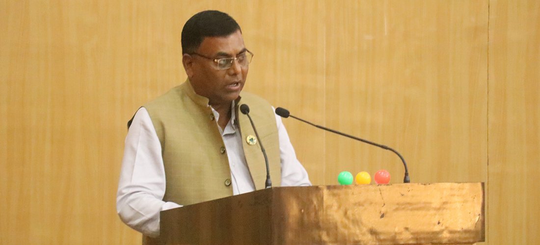 क्यूआर पठाउने आफ्नै सहयोगीलाई मन्त्रीले भनिदिए ‘अपरिचित’