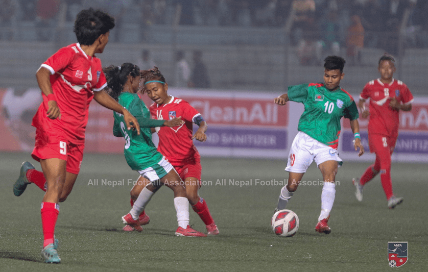 साफ यू–२० फाइनल : नेपालविरुद्ध बंगलादेशलाई पहिलो हाफमा २–० गोलको अग्रता