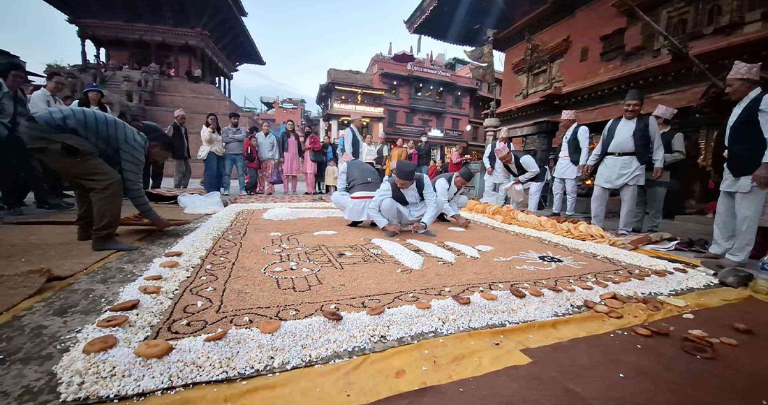   नेवार समुदायले मनाए सकिमना पुन्ही, टोलटोलमा अन्नका आकृति र दाफा भजन