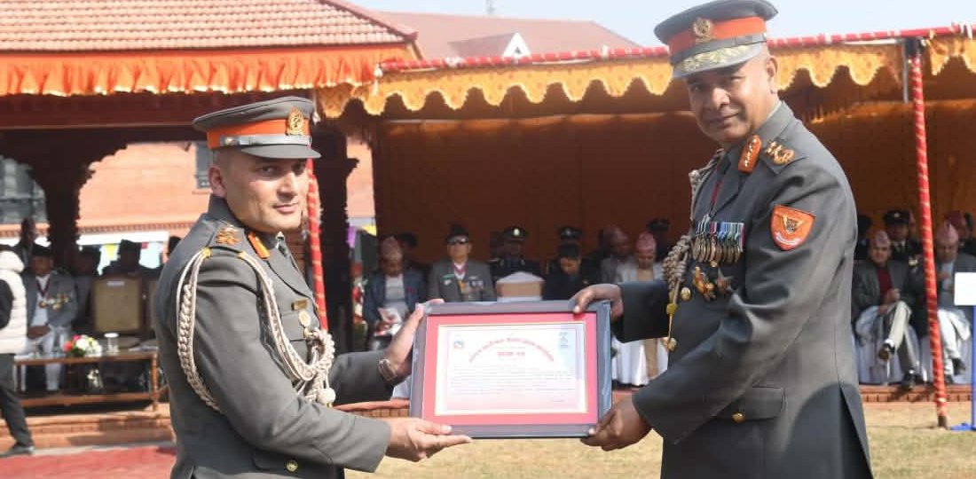 २५औँ सशस्त्र प्रहरी दिवसमा उत्कृष्ट मिडिया समन्वय पुरस्कार सह प्रवक्ता थापालाई