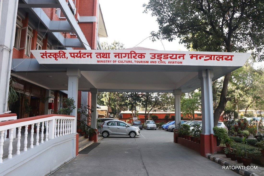 विमानस्थलको महँगो पार्किङ शुल्कमा मन्त्रालयको चासो, पुनरावलोकन गर्न ५ सदस्यीय समिति गठन