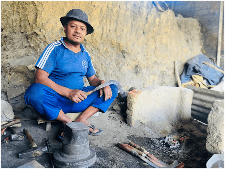 सन्तोषलाई पुर्ख्यौली पेसा नै प्यारो