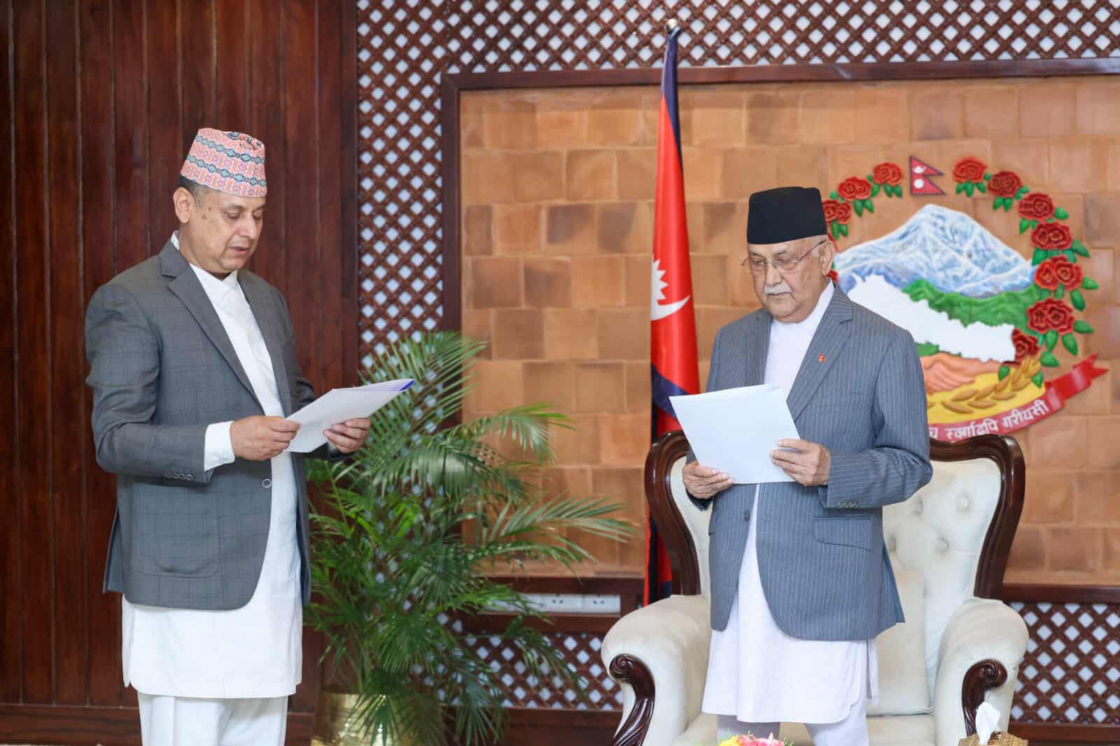  कुलपति ओलीसमक्ष त्रिविका उपकुलपतिले लिए सपथ