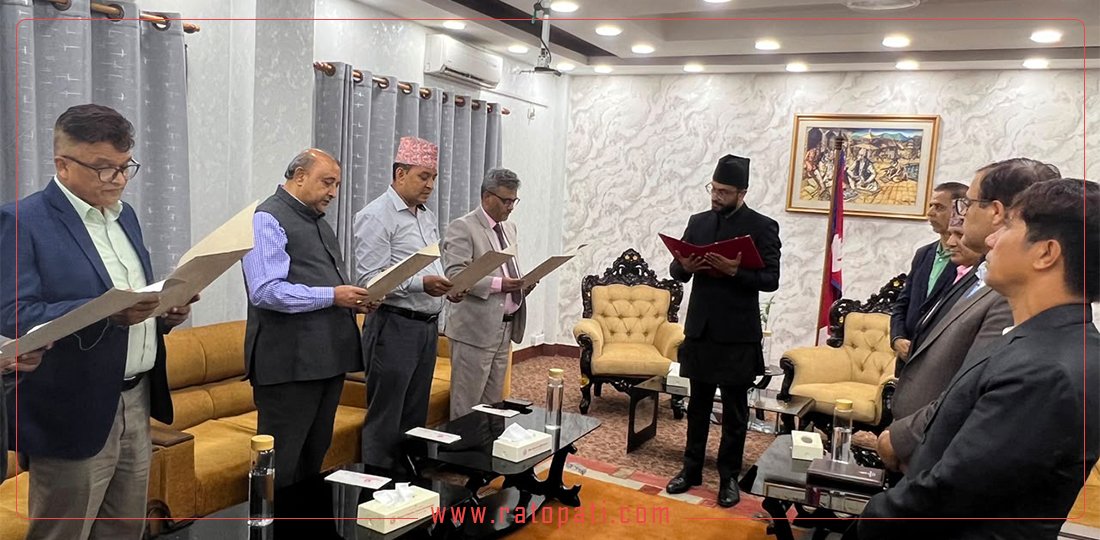 सात वटा विश्वविद्यालयका नवनियुक्त उपकुलपतिले लिए शपथ